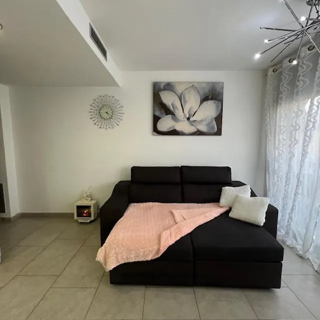 Apartamento En Cubelles 0*,